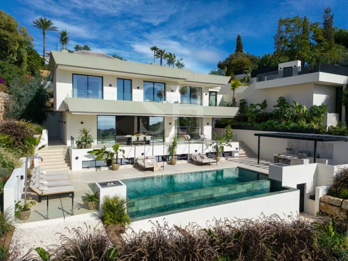 Villa en venta en Elviria