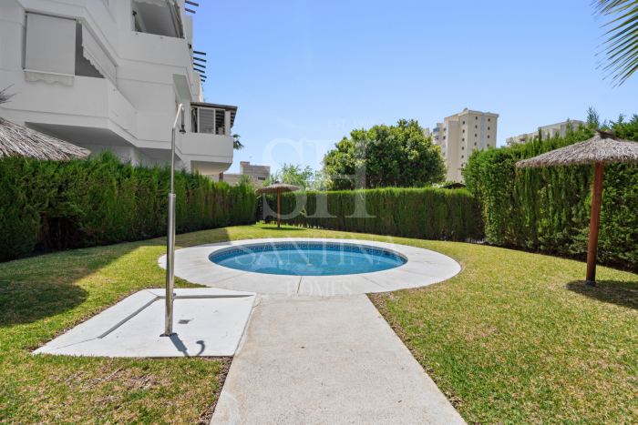 Bottenvåningslägenhet till salu i Puerto Estepona