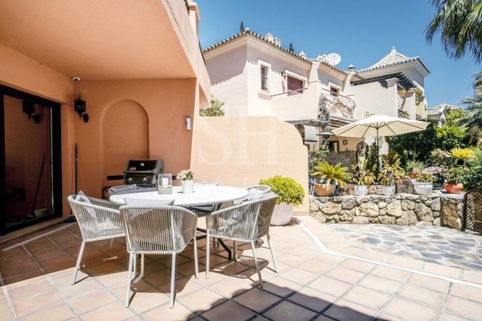 Halvt fristående villa till salu på Golden Mile