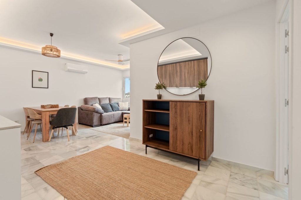 Sala de estar reformada de la casa de pueblo de Cancelada